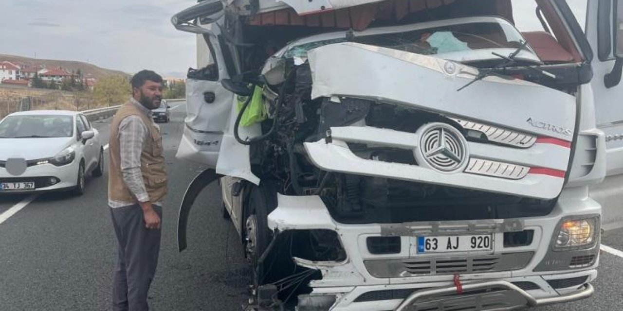 Konya’da iki TIR çarpıştı