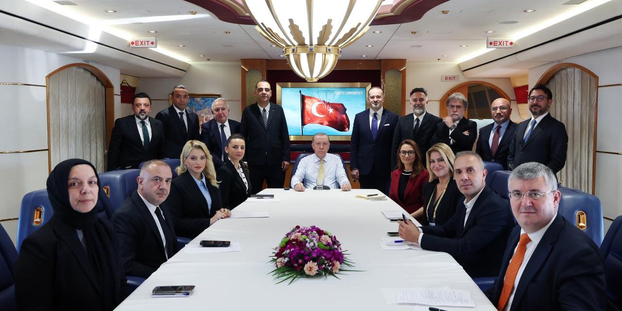 Cumhurbaşkanı Erdoğan'dan uçakta gündem değerlendirmesi