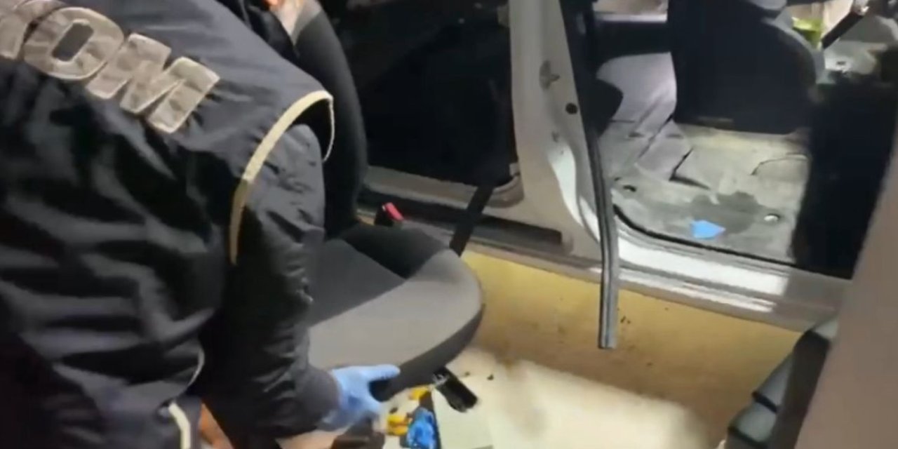 Konya’da polisin durdurduğu araç cephanelik çıktı