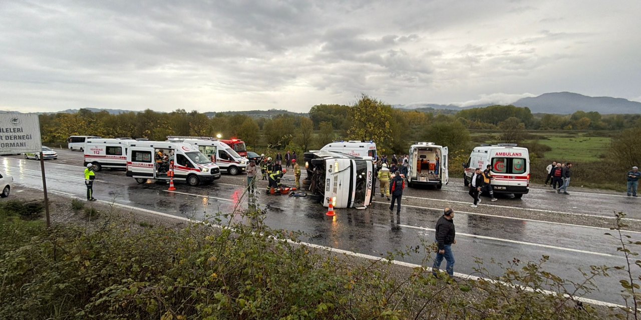 İşçileri taşıyan servis kaza yaptı! 1 kişi öldü 19 yaralı