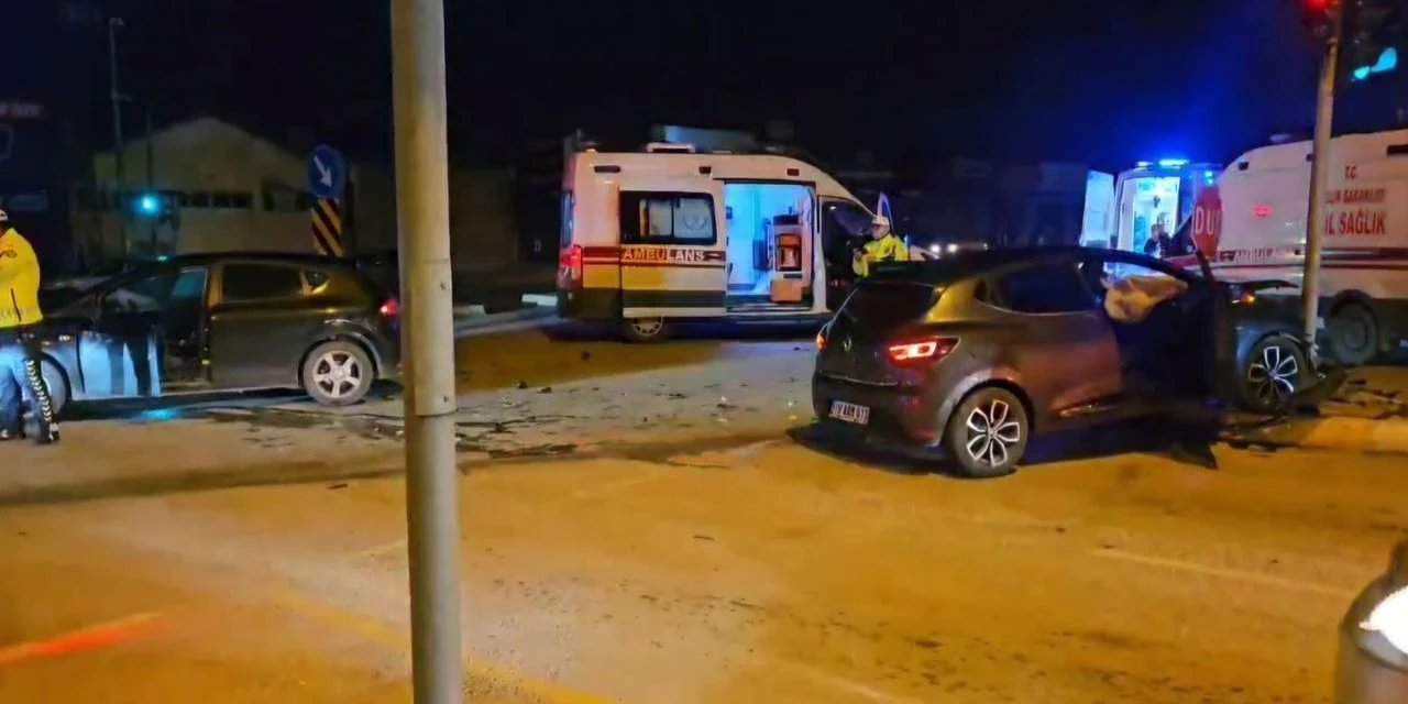 Polis aracı ile otomobil çarpıştı! Yaralılar var