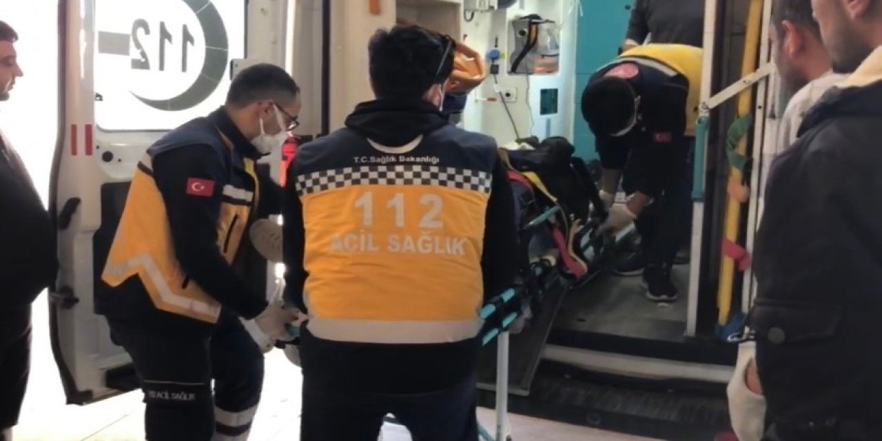 2 genç, yol kenarında silahla vurulmuş halde bulundu