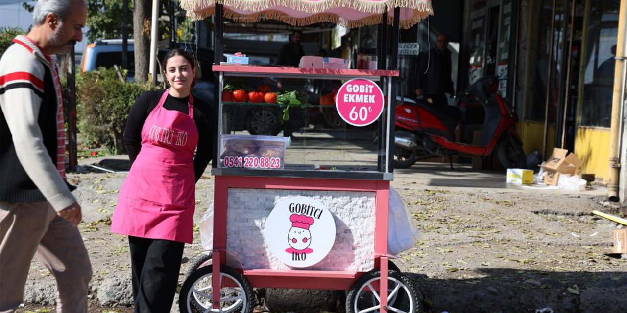 20 yaşındaki İkranur’un pembe tezgahı sanayide ilgi odağı oldu