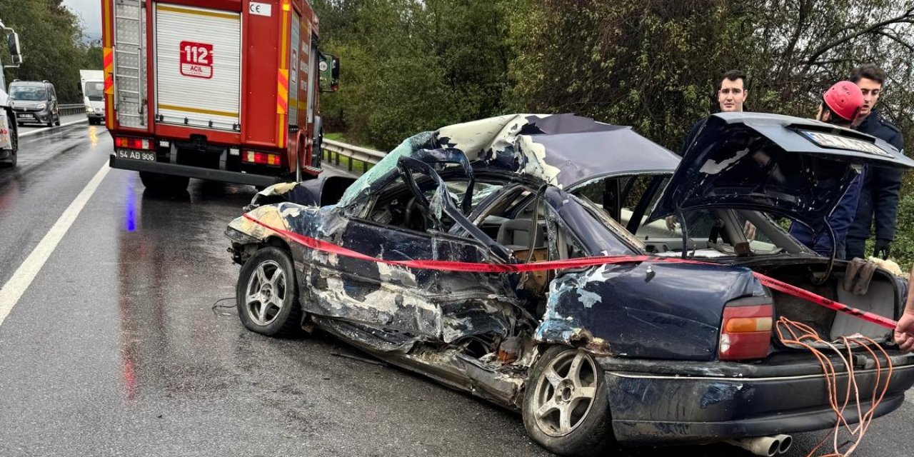 Yolcu otobüsünün otomobile çarptığı ölümlü kazada sürücü kaçtı