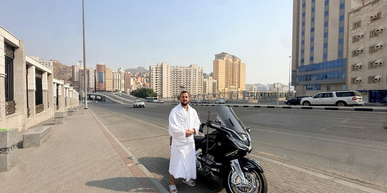 Babasının yarım kalan hayalini motosikletiyle Konya’dan umreye taşıdı