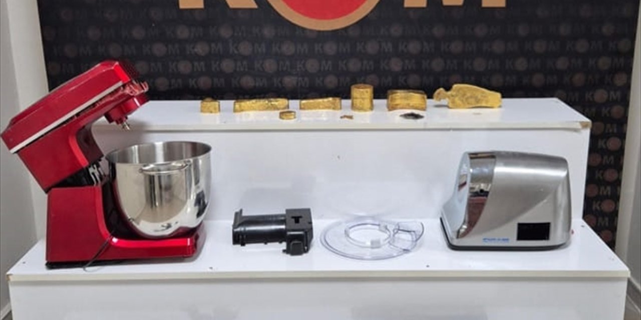 Takside arama yapıldı, 21,5 kilo kaçak altının gizlendiği yerler şaşırttı