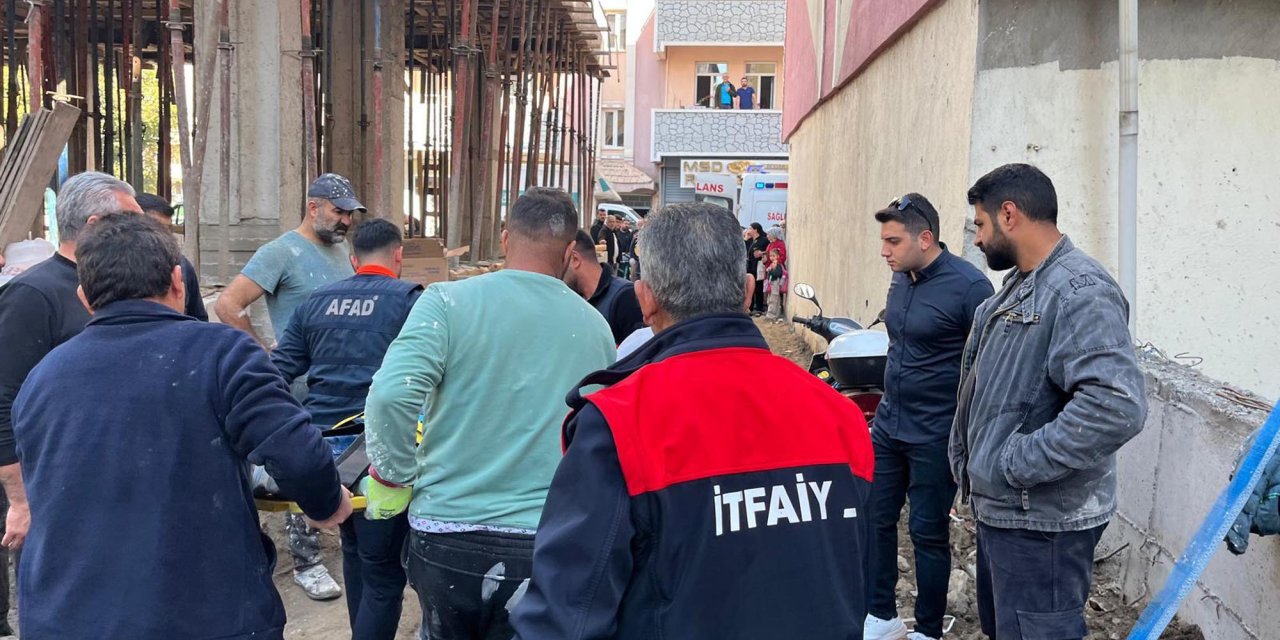 Asansör boşluğuna düşen 2 işçiden biri hayatını kaybetti