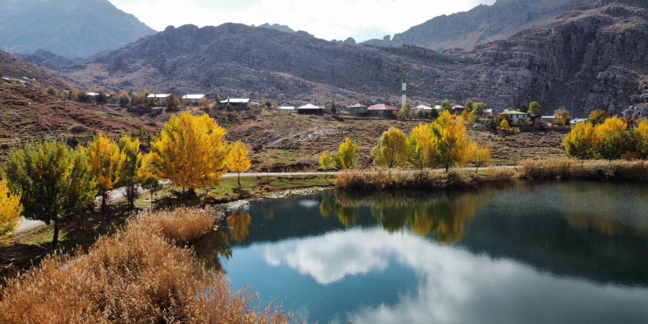 Konya’nın mavi mucizesinde renklerin dansı büyülüyor