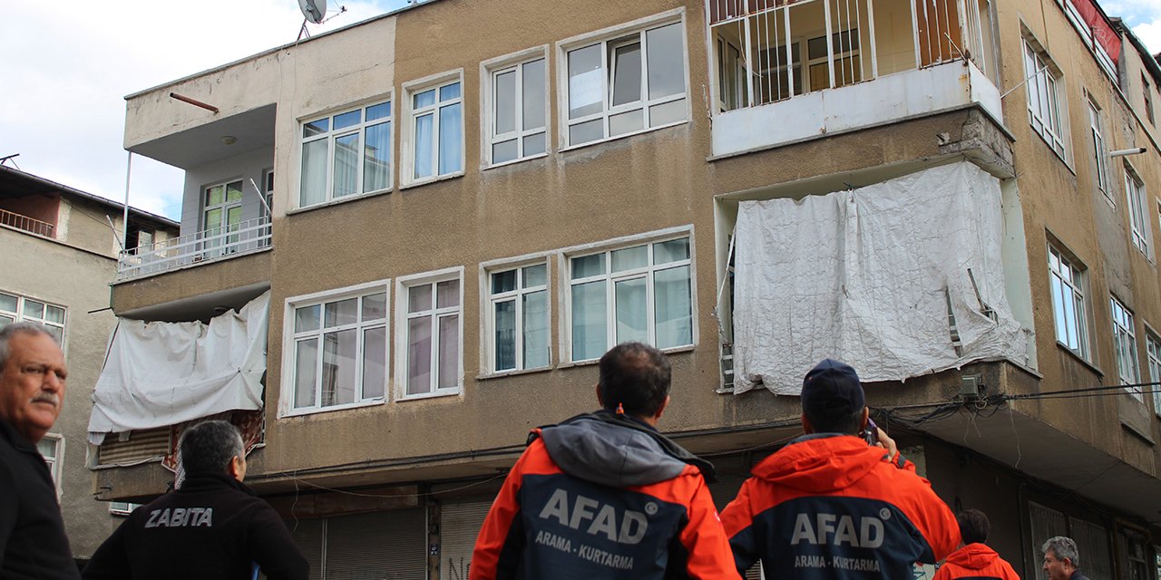 3 katlı binada çatlaklar oluştu, ekipler harekete geçti