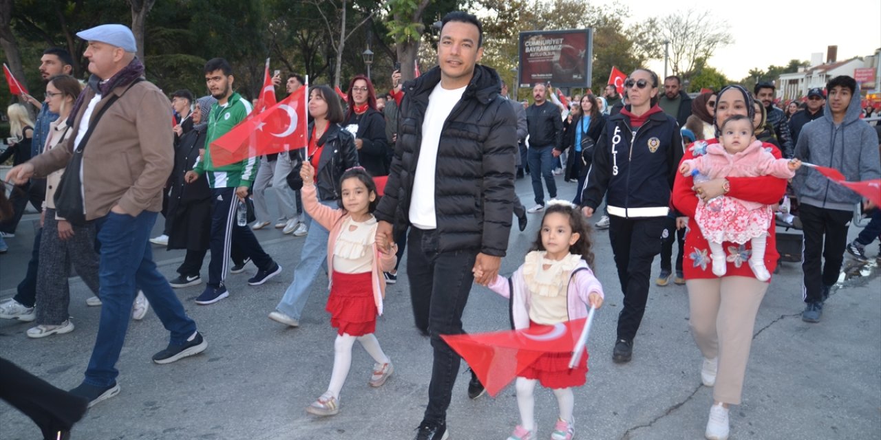 Konya’da Cumhuriyet coşkusu! Binler fener alayında buluştu