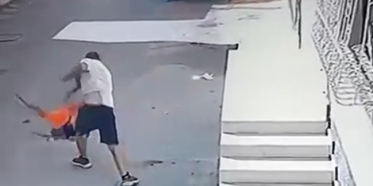 Kovaladığı küçük çocuğa saldırdı