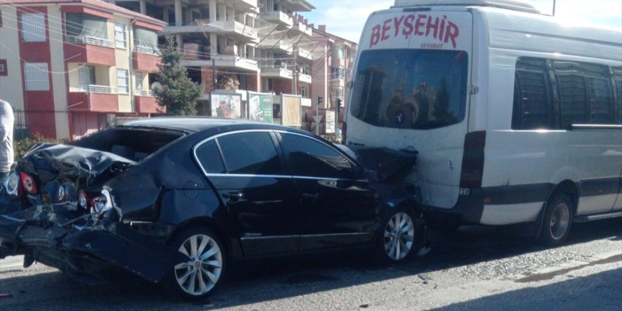 Konya’da TIR, otomobil ve minibüs çarpıştı, ekipler alarma geçti