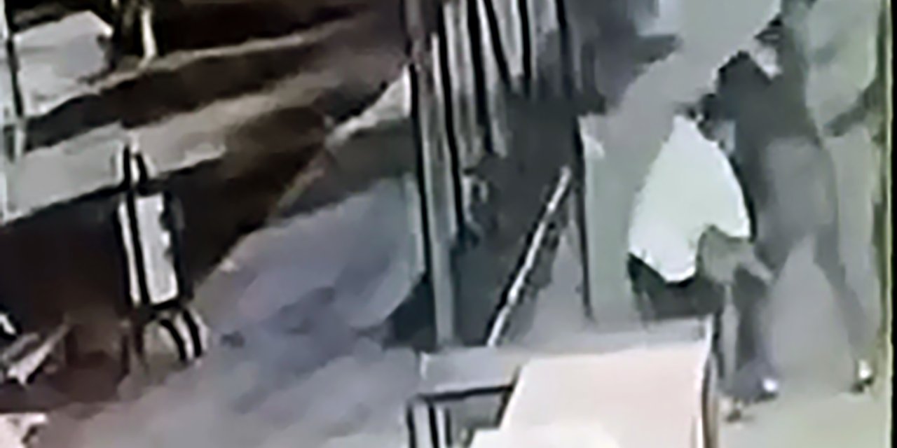 Parkta lise öğrencilerine bıçaklı saldırı