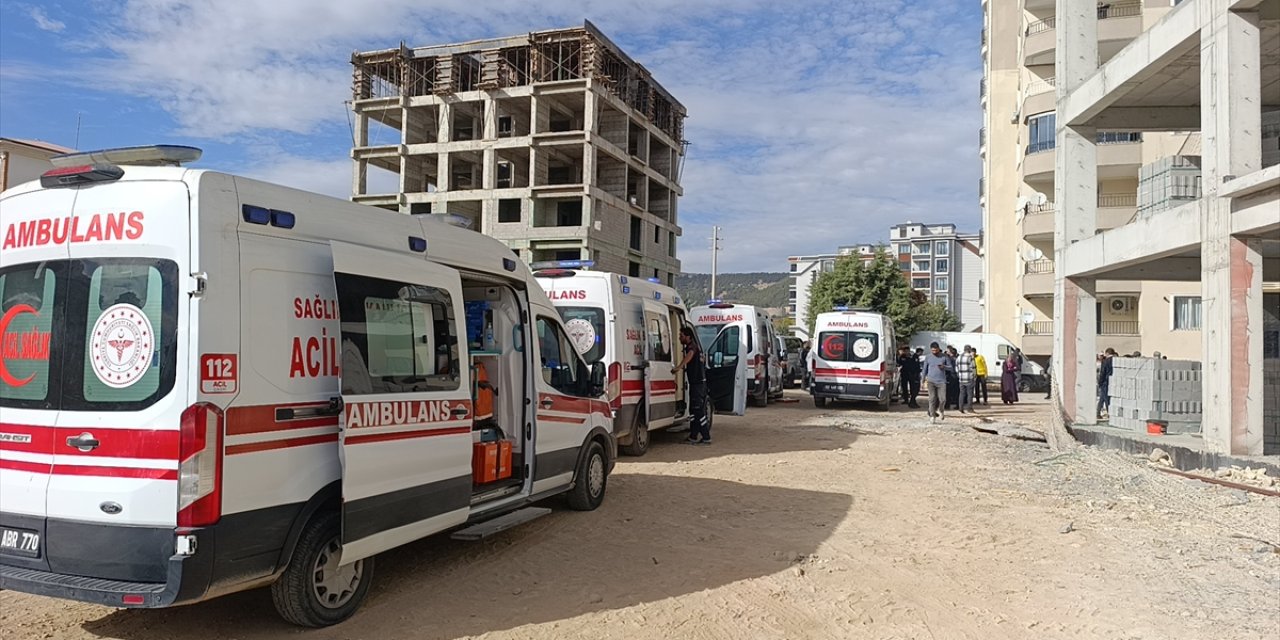 Bıçaklı ve sopalı kavgada 1’i ağır 6 kişi yaralandı