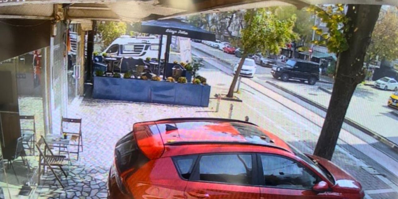 15 milyonluk arabaya çarpmamak için dükkana daldı