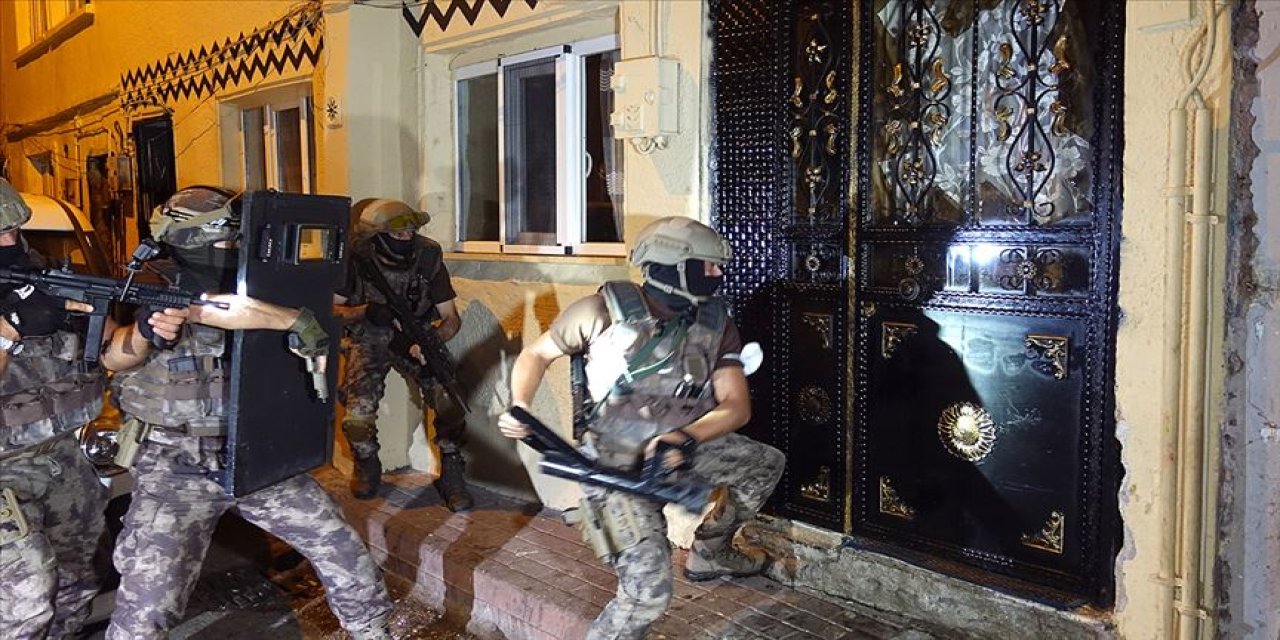 Uyuşturucu satıcısına şafak baskını! 133 bin lira ve döviz ele geçirildi