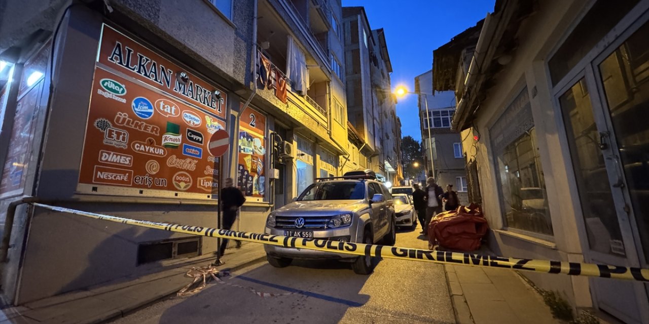 Polisten kaçarken bacaya sıkıştı