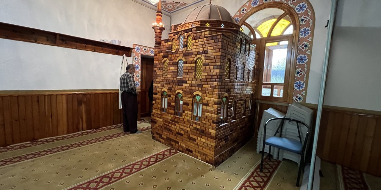 Konya'da camiye hem el emeğini hem kalbini koydu