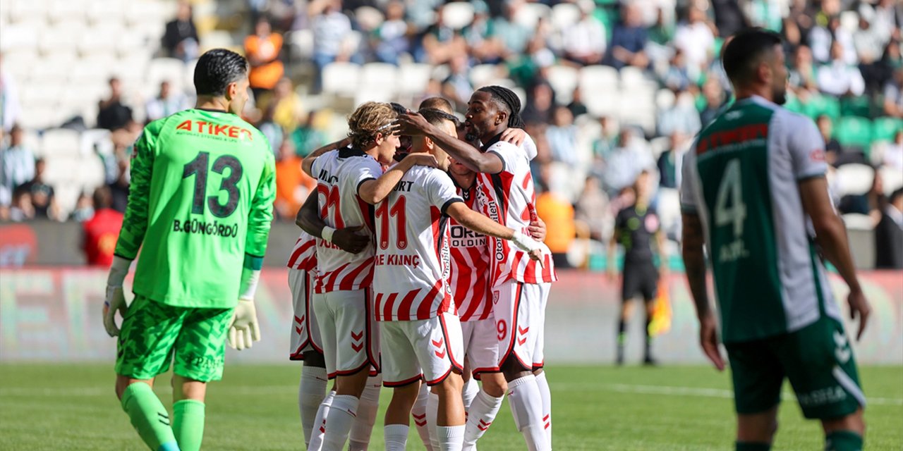 Konyaspor evinde üç golle yıkıldı