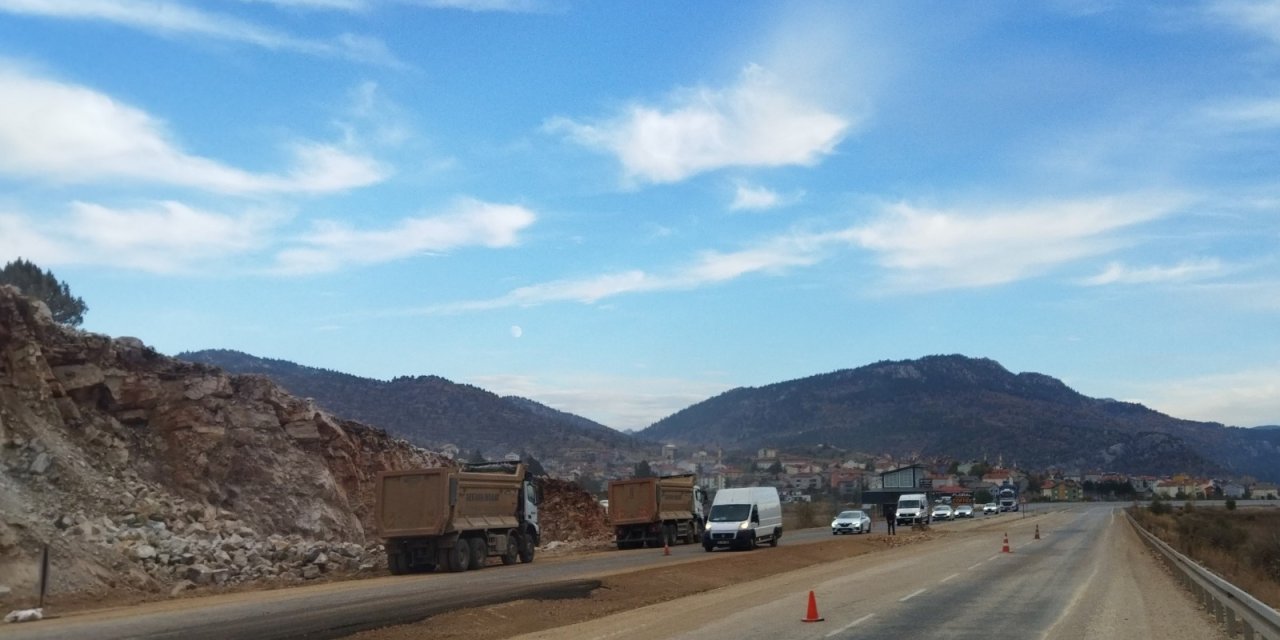 Konya’nın bölünen yolunda patlama uyarısı