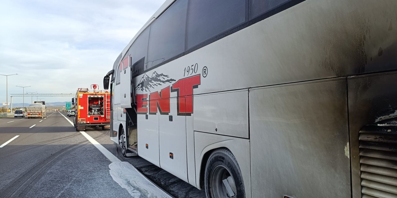 Yolcuları taşıyan otobüs alev alev yandı