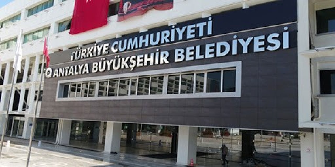 Antalya Belediyesine rüşvet baskını! 8 gözaltı