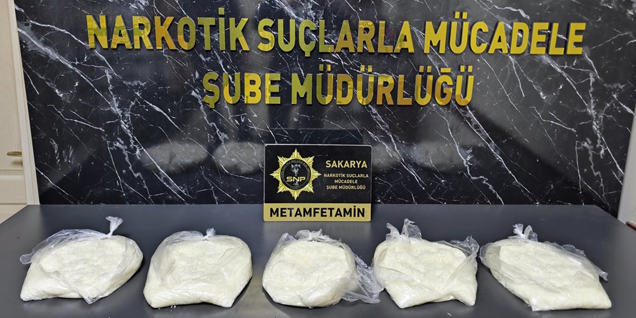 Emekli polisin aracından 5 kilo uyuşturucu çıktı