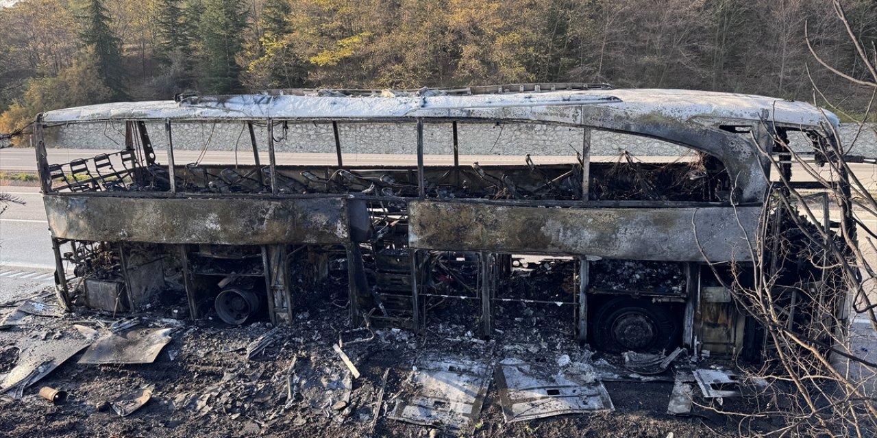 Yolcu otobüsü cayır cayır yandı! 30 yolcuyu şoförün dikkati kurtardı