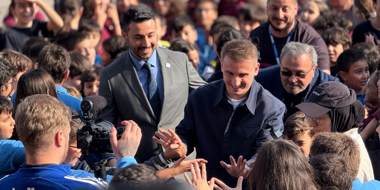Kerem Aktürkoğlu, sınıf başkanının vaadini yerine getirdi