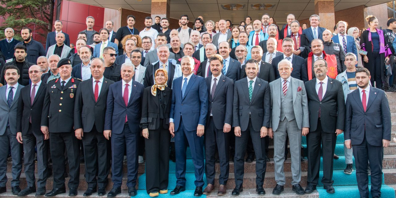 Selçuk Üniversitesi’nde yüzler Bakan Yerlikaya ile güldü