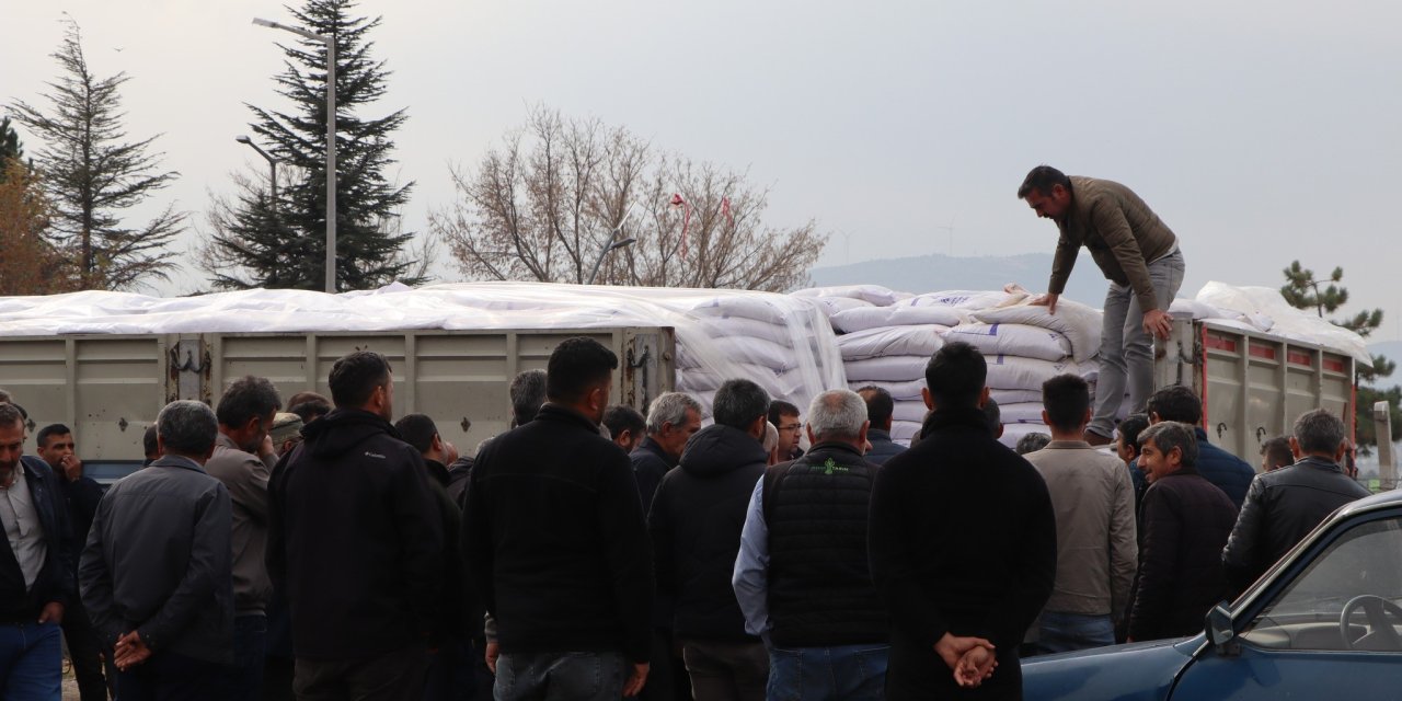 Konya çiftçilerine destek veriliyor! Uzun kuyruklar oluştu