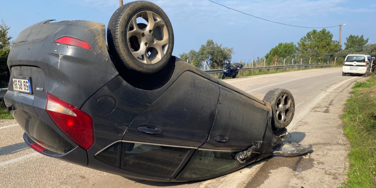 Kayalara çarpan otomobil hurdaya döndü! İçindekiler aldıkları önlemle kurtuldu