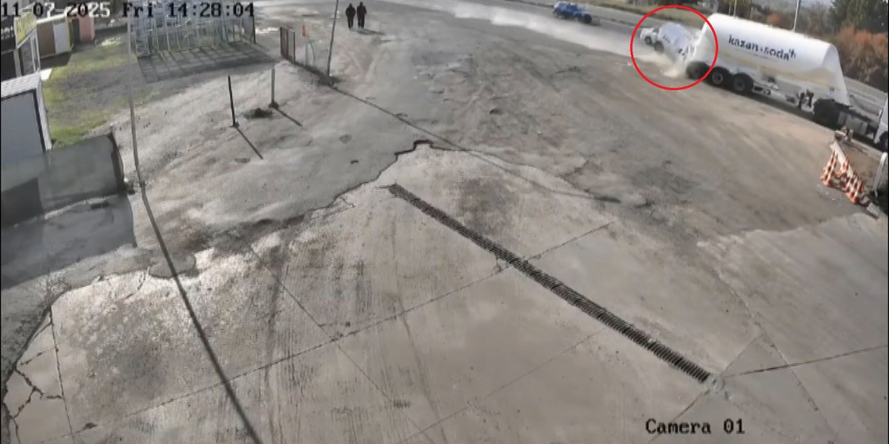 Hafif ticari araç tankere çarptı, biri bebek 3 kişi can verdi