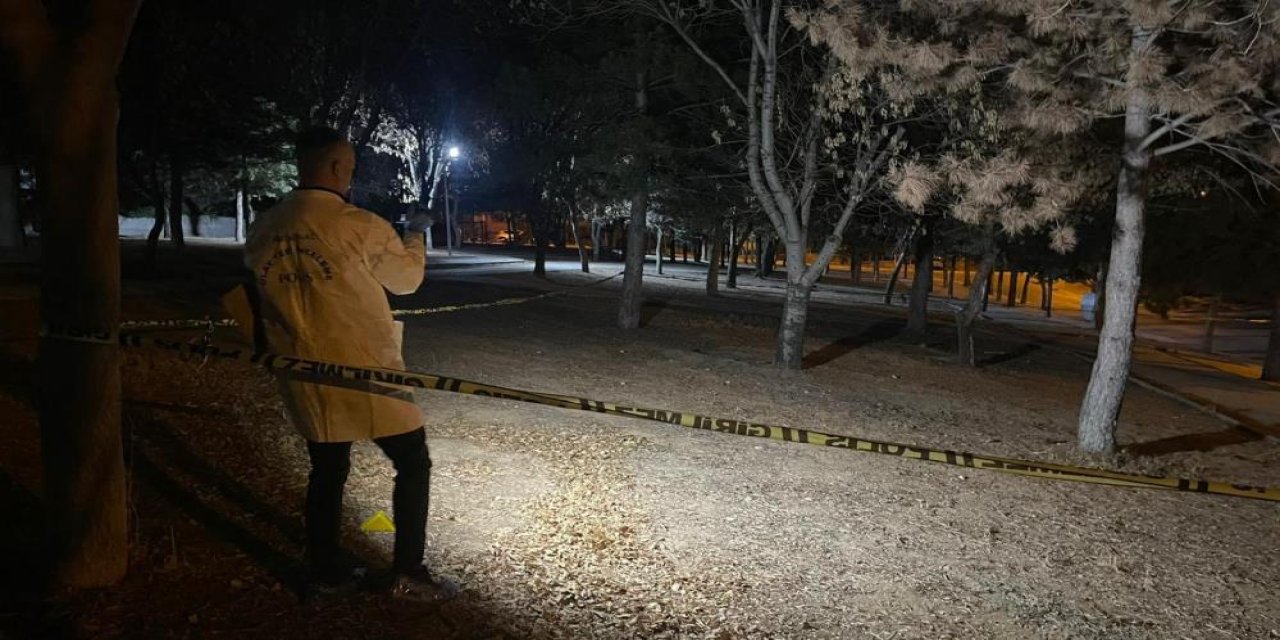 Parkta silahlı saldırı! 17 yaşındaki çocuk vuruldu