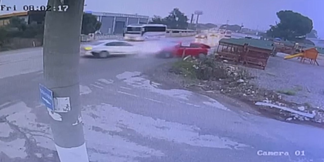 Feci kazada 2 kişi ölürken,  4 kişi yaralandı