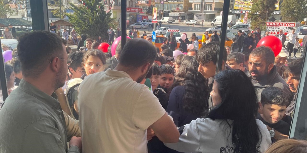 1 liraya satılan tavuk döner izdihama neden oldu