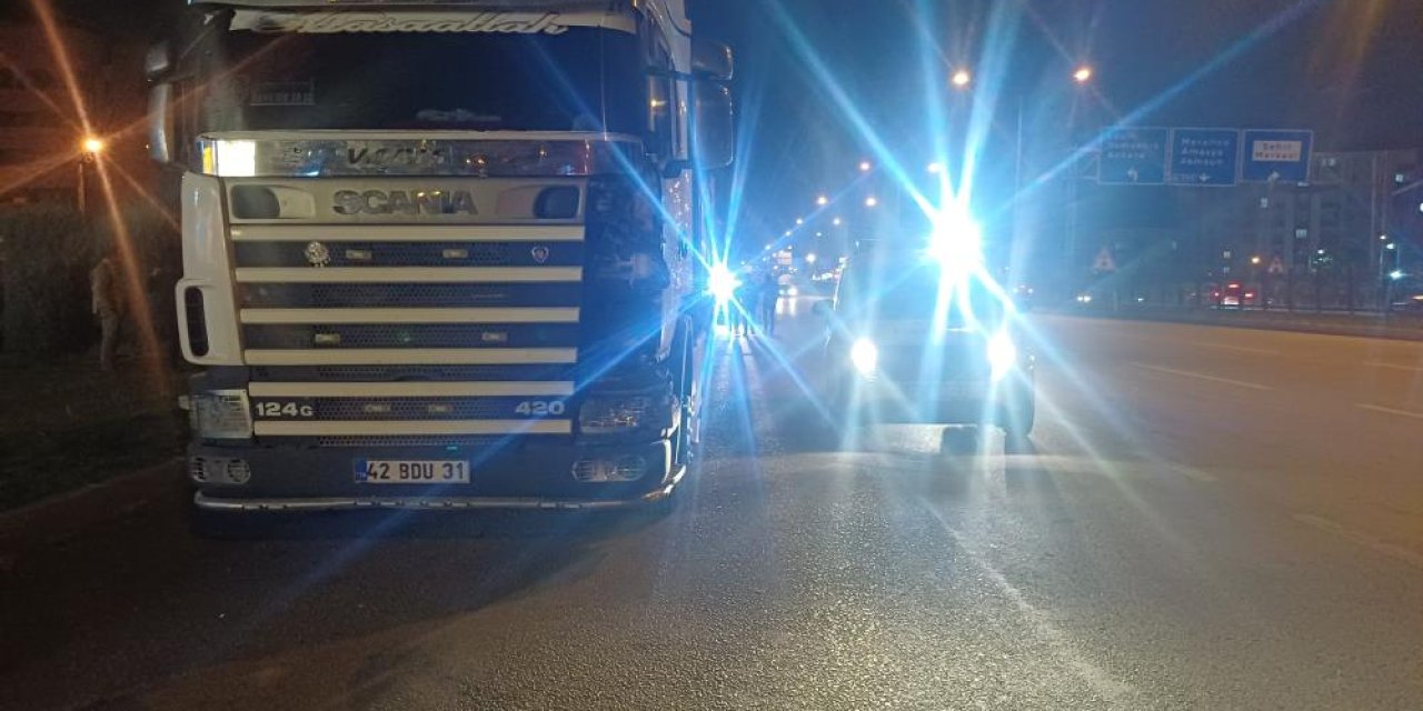 Yaya kadın Konya plakalı TIR’ın altında kaldı