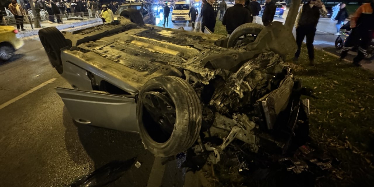 Zincirleme kaza trafiği felç etti! 5 kişi yaralandı