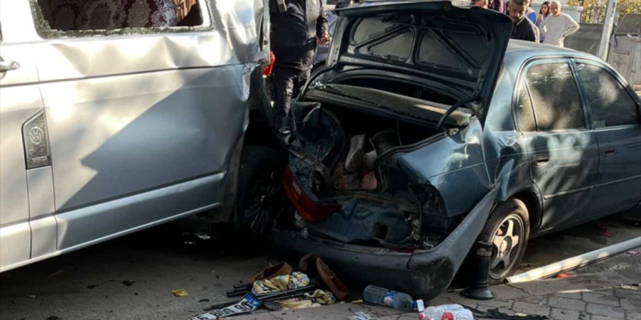 Freni patlayan kamyon dehşeti! Araçlar hurdaya döndü