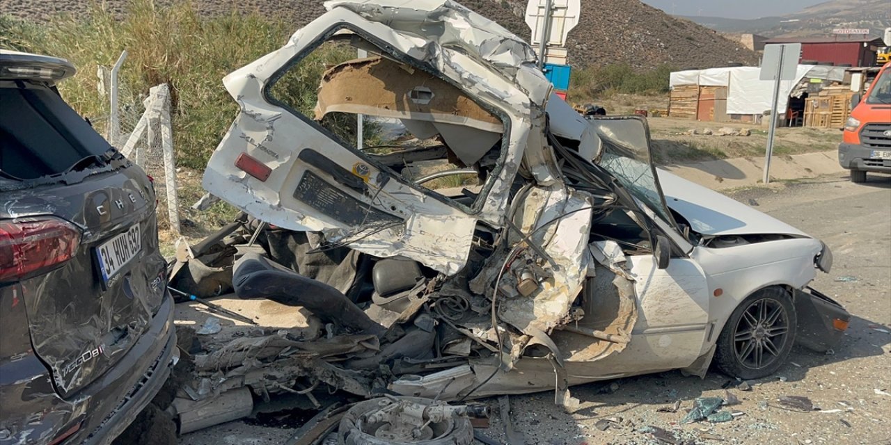 Kırmızı ışıkta kamyon faciası! 6 aracı ezdi