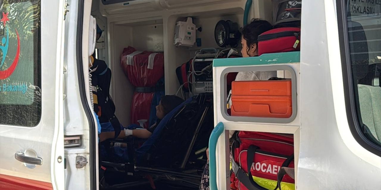 İnşaatta oynayan çocuğun bacağına demir saplandı