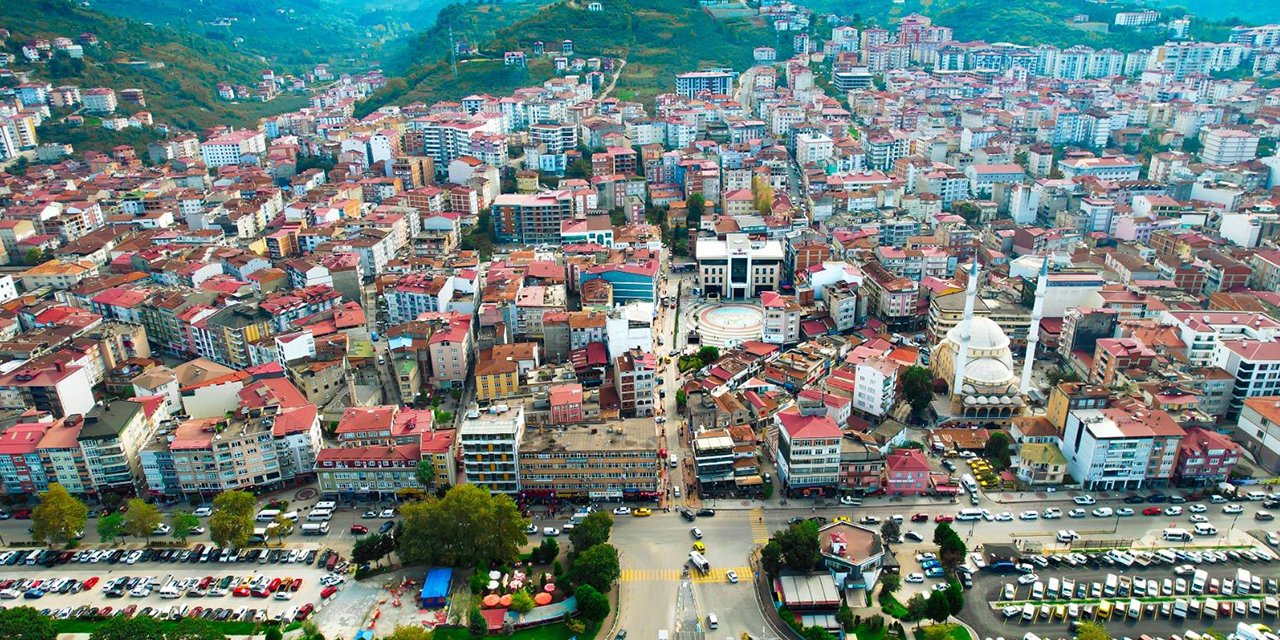 Saat 9'u 5 geçe siren çalmadı, ilçe karıştı! Belediye açıklama yaptı