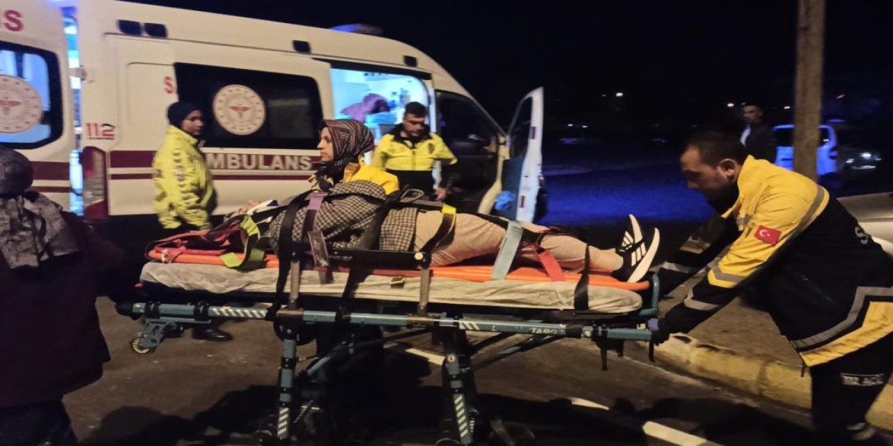 Konya’da otomobil yoldan çıktı, sürücü yaralandı