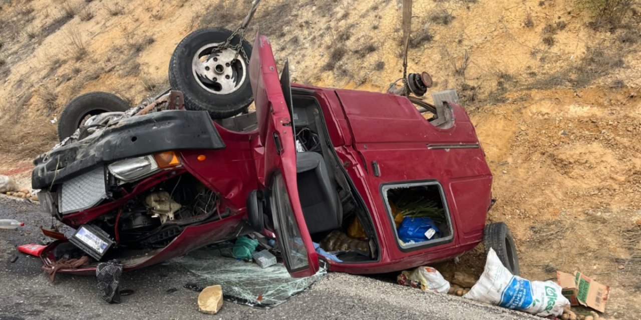 Kontrolden çıkan kamyonet ters döndü! 2 kişi yaralandı