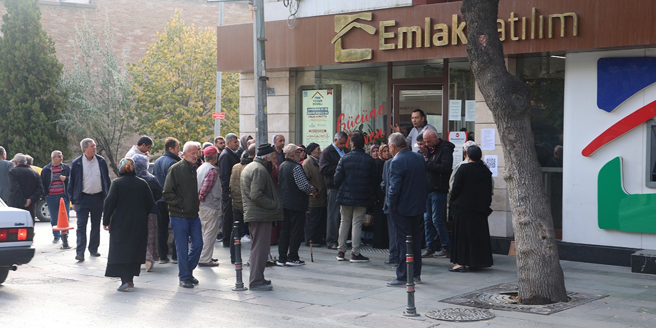Konya’dan TOKİ’ye büyük ilgi! Vatandaşlar kira öder gibi ev sahibi olacak