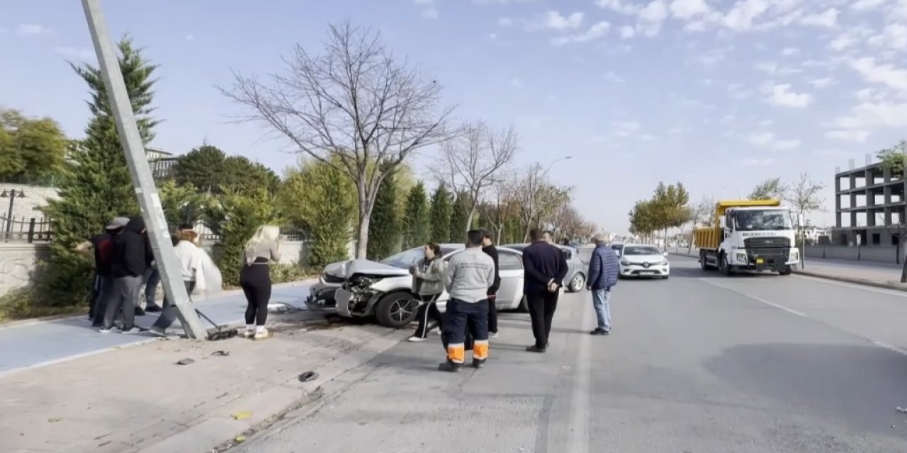 Konya’da kadın sürücü trafiği birbirine kattı! O anlar kamerada