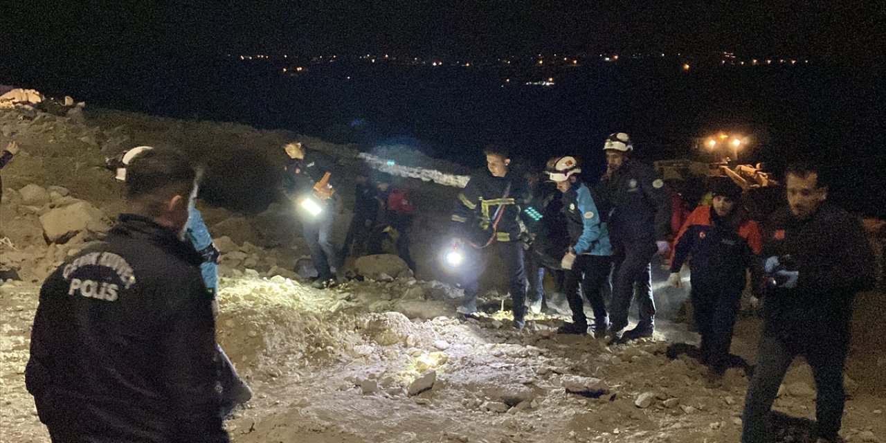 200 metre yükseklikten uçuruma yuvarlanan araçtaki adam öldü