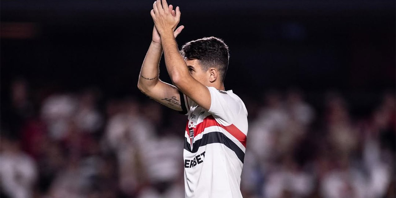 Ünlü futbolcu hastaneye kaldırıldı! Futbol hayatı tehlikede