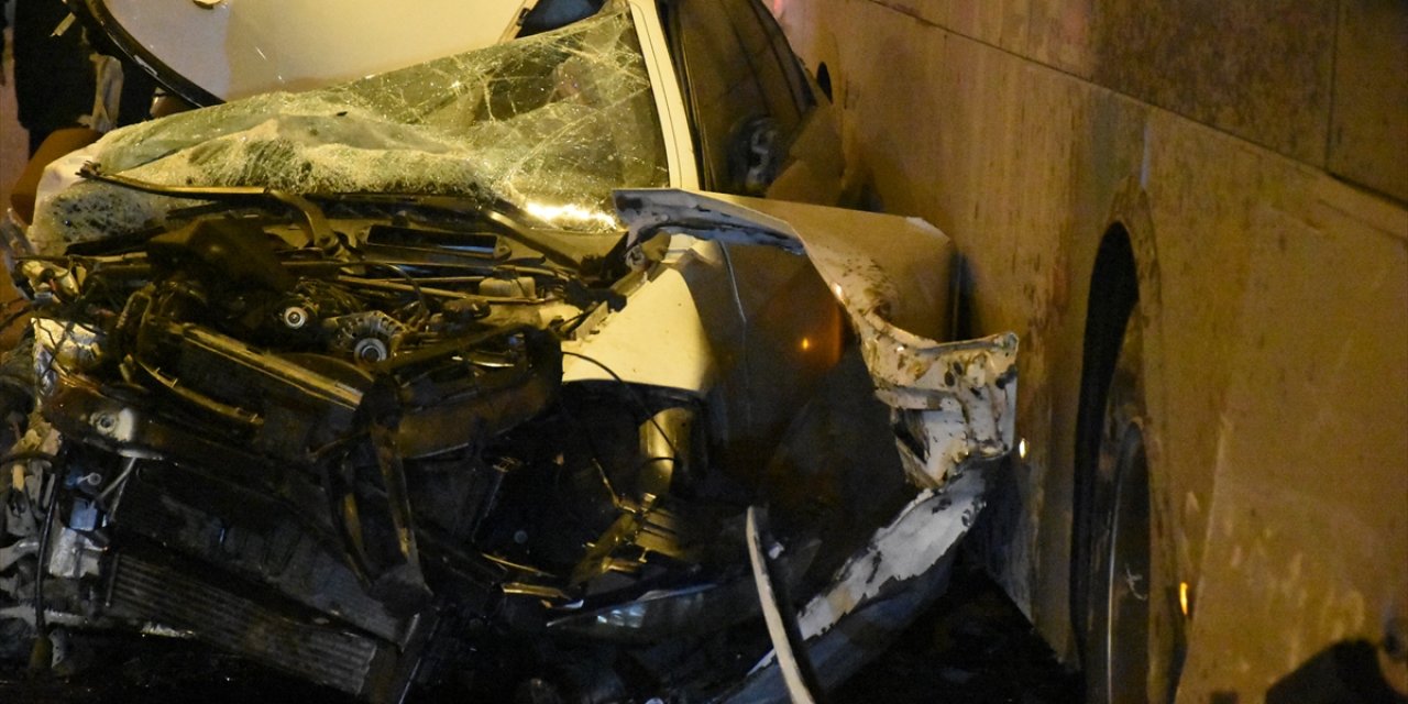 Otomobil, otobüs ve TIR çarpıştı: 2 ölü, 3 yaralı