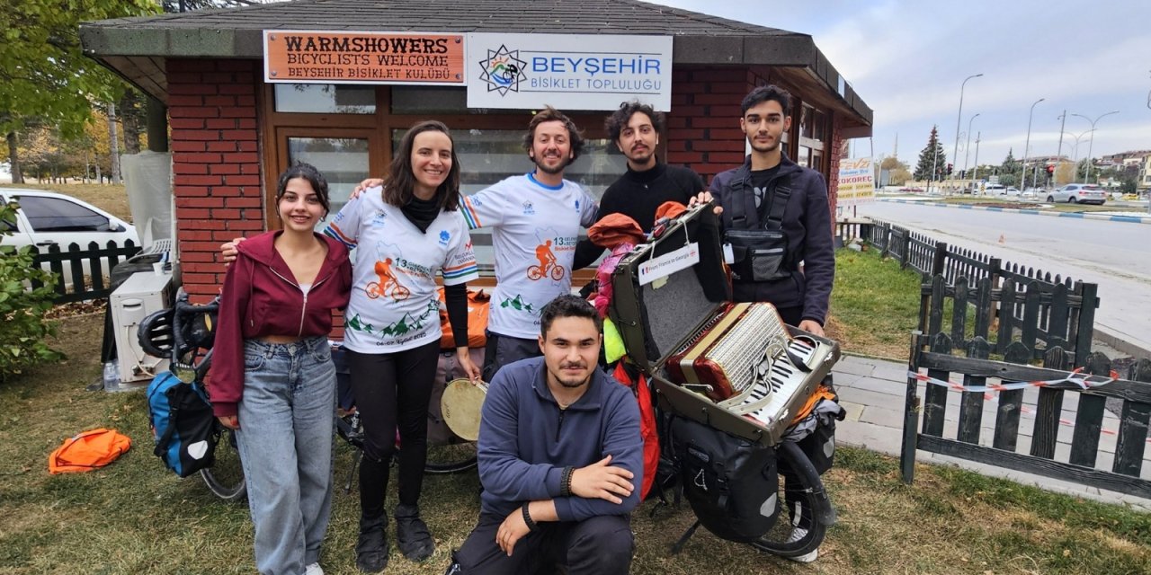 Bisikletle dünya turu yapan müzisyenler Konya’da